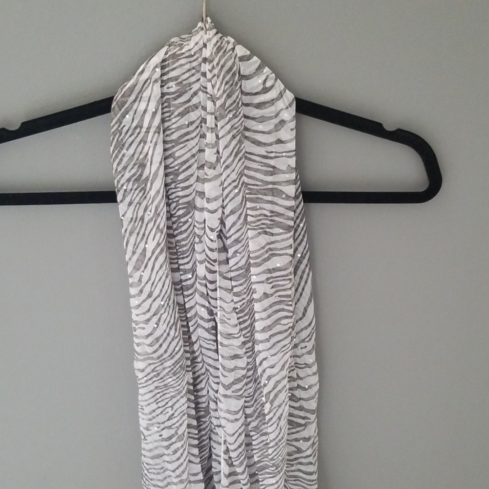 Lightweight sheer black and white scarf